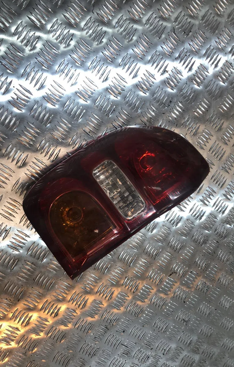 Feu arrière gauche TOYOTA RAV4 2 PHASE 2 occasion