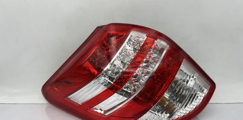Feu arrière gauche TOYOTA RAV4 3 PHASE 3 occasion