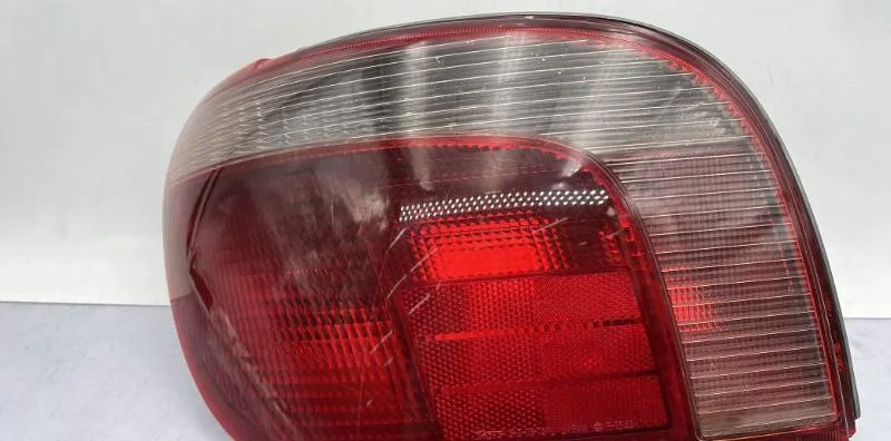 Feu arrière gauche TOYOTA YARIS 1 PHASE 1 occasion