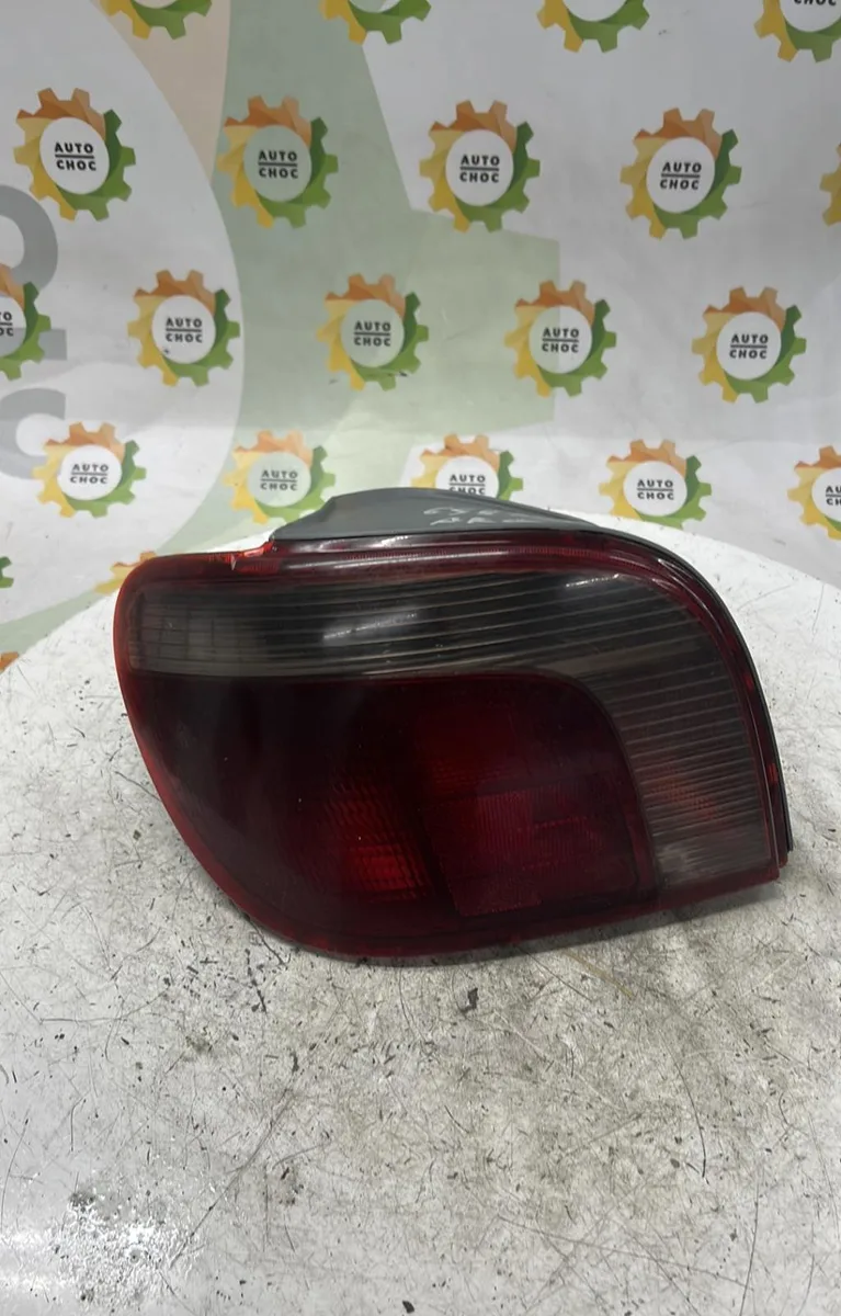 Feu arrière gauche TOYOTA YARIS 1 PHASE 1 occasion