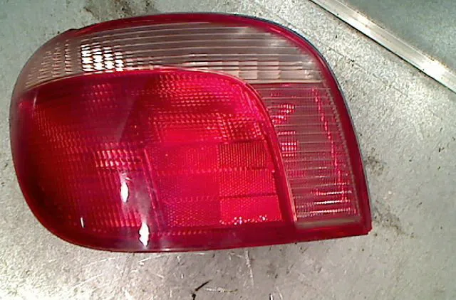 Feu arrière gauche TOYOTA YARIS 1999 occasion