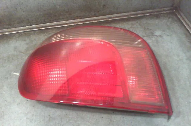 Feu arrière gauche TOYOTA YARIS 2002 occasion