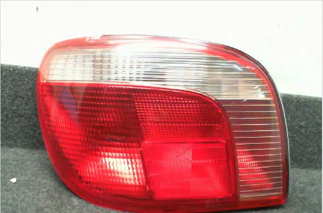 Feu arrière gauche Toyota YARIS (_P1_) 1.0 (scp10_) (1999-2005) occasion