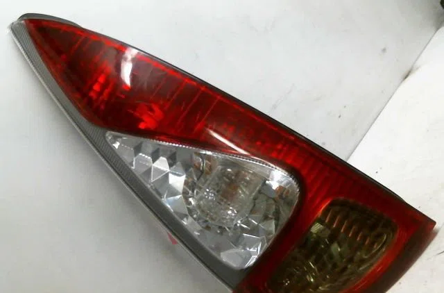 Feu arrière gauche Toyota YARIS (_P1_) 1.3 (ncp10_, scp12_) (1999-2005) occasion