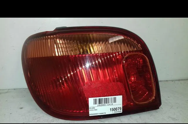 Feu arrière gauche Toyota YARIS (_P1_) 1.3 (scp12_, scp13_) (2002-2005) occasion