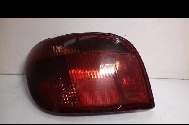 Feu arrière gauche Toyota YARIS (_P1_) 1.4 d-4d (nlp10_) (2001-2005) occasion