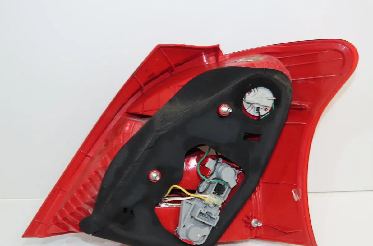 Feu arrière gauche Toyota YARIS (_P9_) 1.0 vvt-i (ksp90_) (2005-2011) 5 portes occasion
