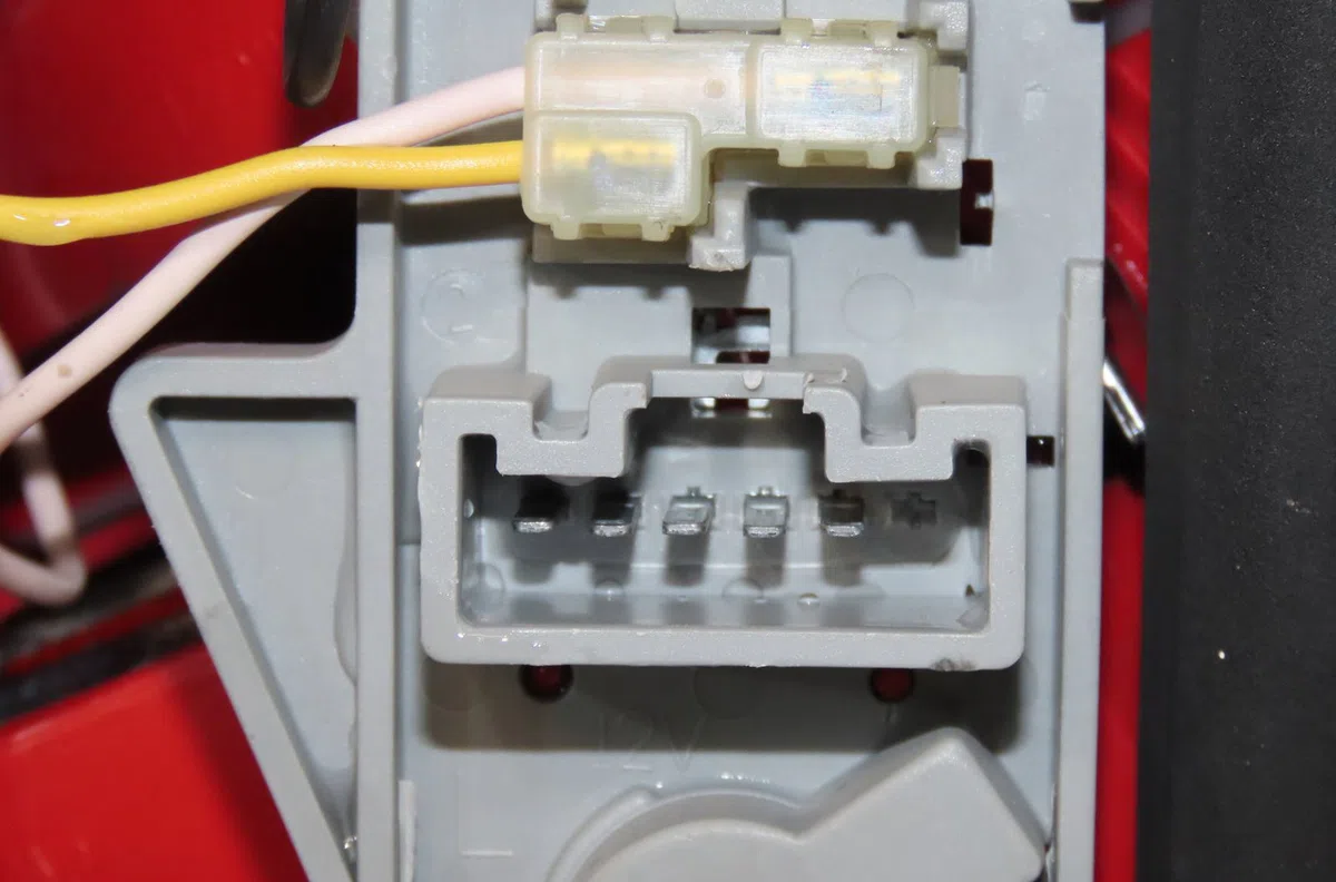Feu arrière gauche Toyota YARIS (_P9_) 1.0 vvt-i (ksp90_) (2005-2011) 5 portes occasion