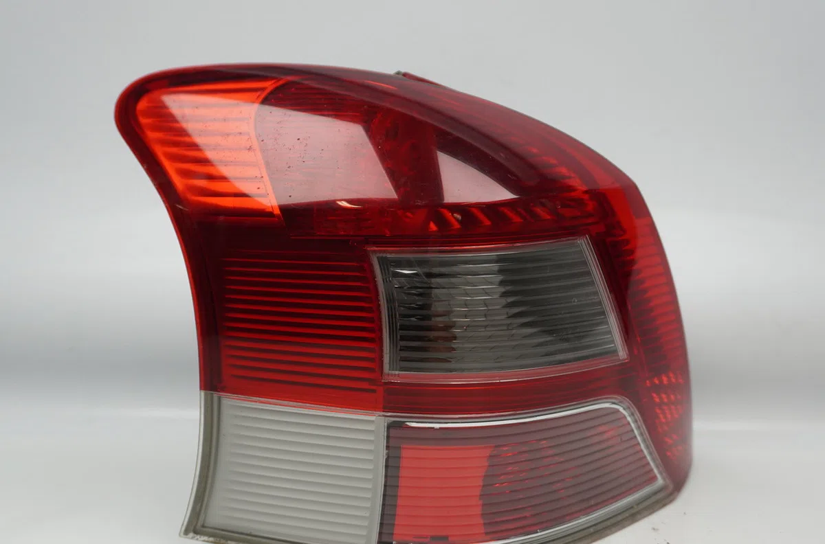 Feu arrière gauche Toyota YARIS (_P9_) 1.0 vvt-i (ksp90_) (2005-2011) 5 portes occasion