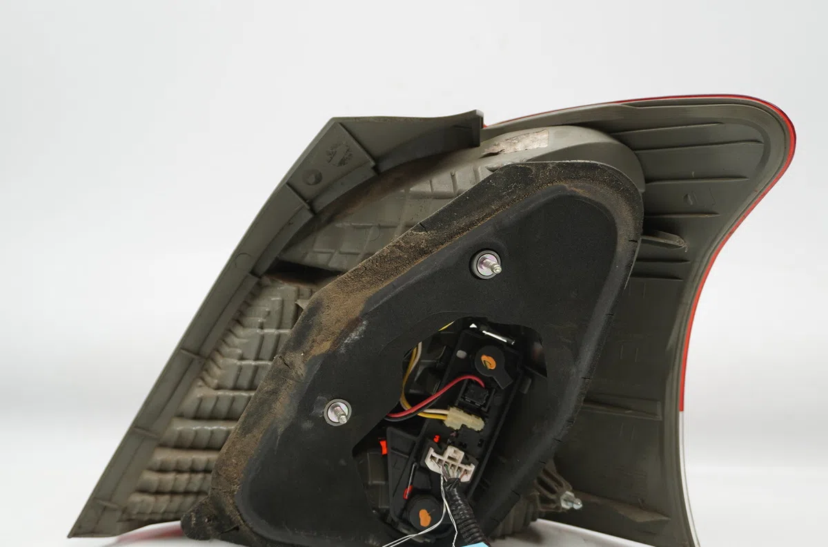 Feu arrière gauche Toyota YARIS (_P9_) 1.0 vvt-i (ksp90_) (2005-2011) 5 portes occasion
