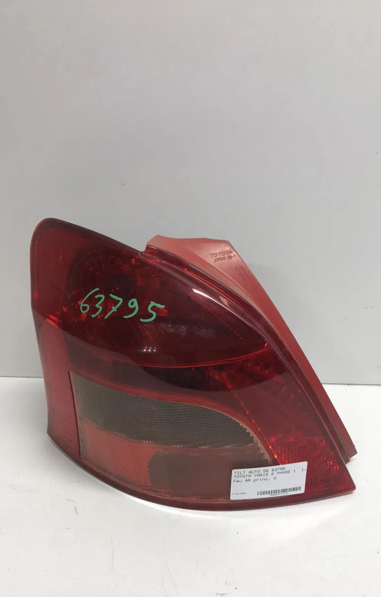 Feu arrière gauche Toyota YARIS (_P9_) 1.4 d-4d (nlp90_) (2005-2012) occasion