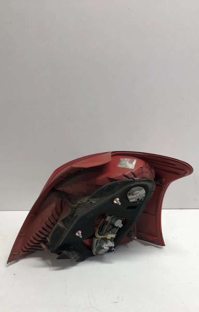 Feu arrière gauche Toyota YARIS (_P9_) 1.4 d-4d (nlp90_) (2005-2012) occasion