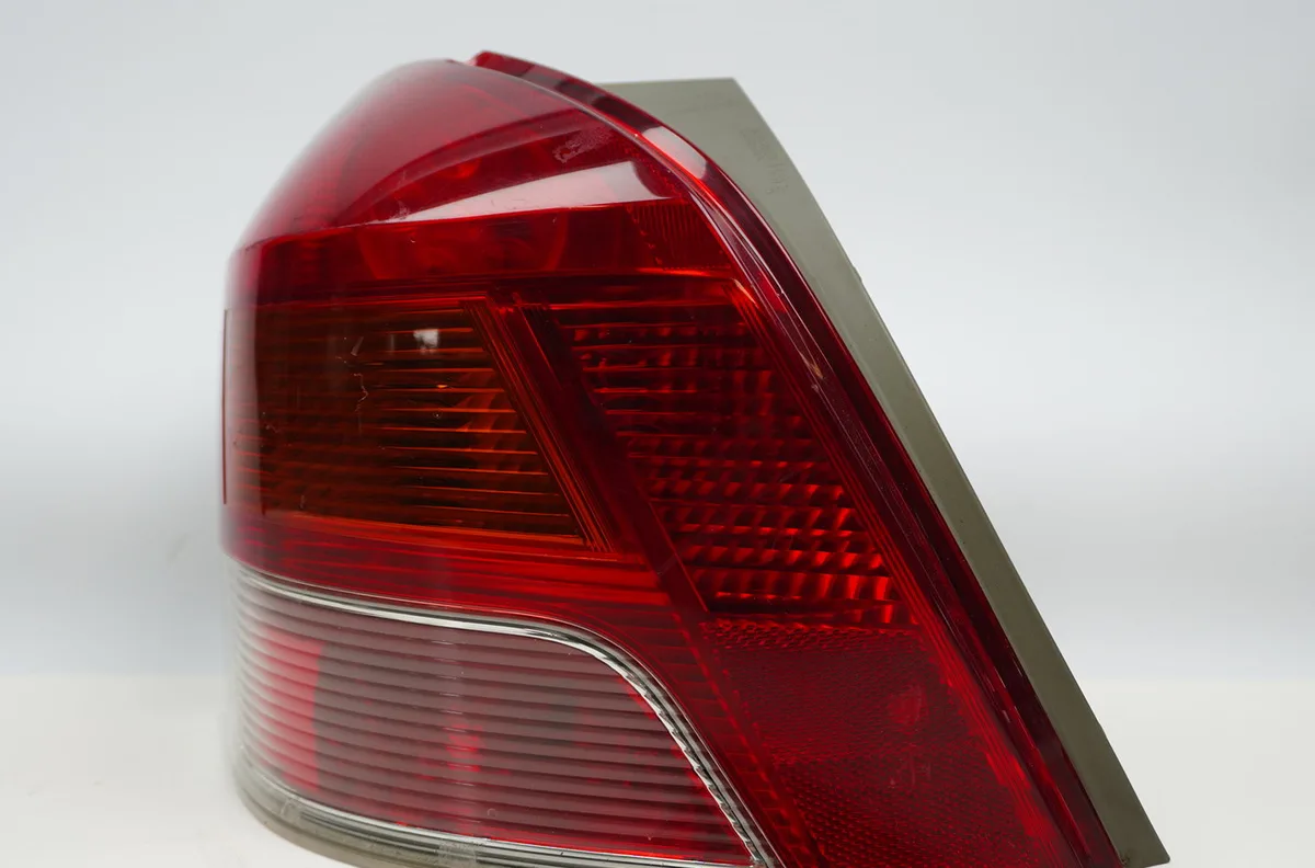 Feu arrière gauche Toyota YARIS (_P9_) 1.4 d-4d (nlp90_) (2005-2012) occasion
