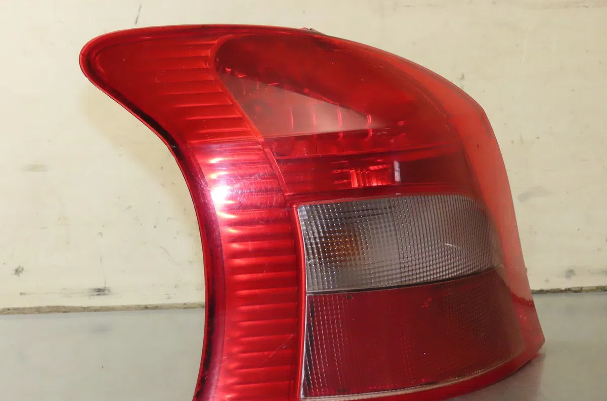 Feu arrière gauche Toyota YARIS (_P9_) 1.4 d-4d (nlp90_) (2005-2012) occasion