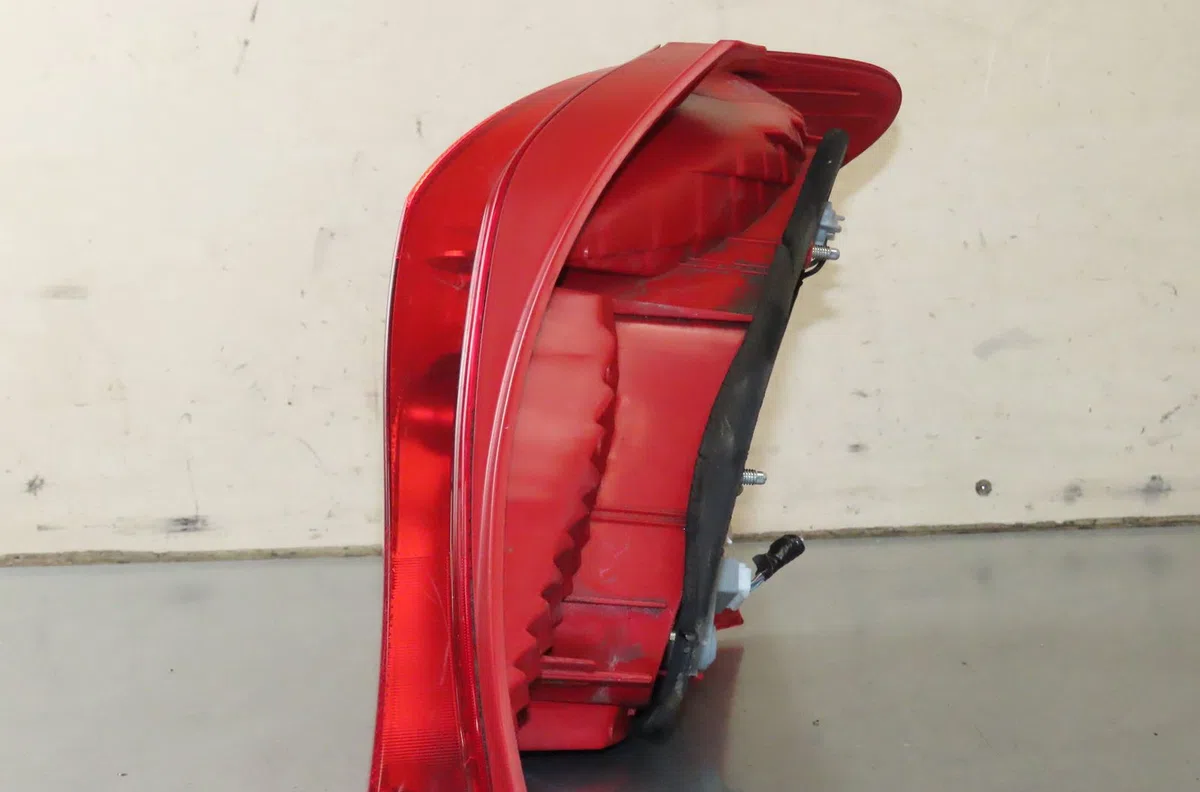 Feu arrière gauche Toyota YARIS (_P9_) 1.4 d-4d (nlp90_) (2005-2012) occasion