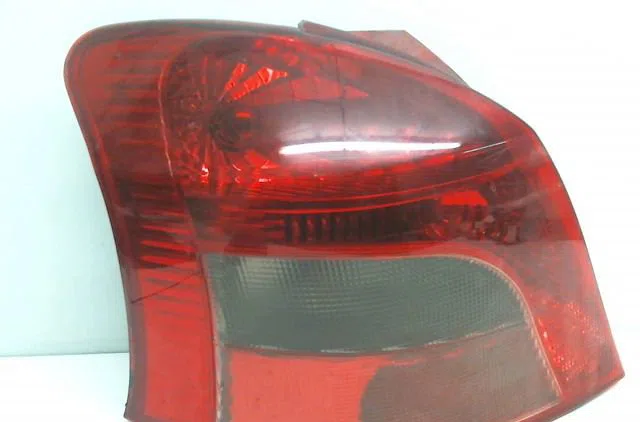 Feu arrière gauche Toyota YARIS (_P9_) 1.4 d-4d (nlp90_) (2005-2012) occasion