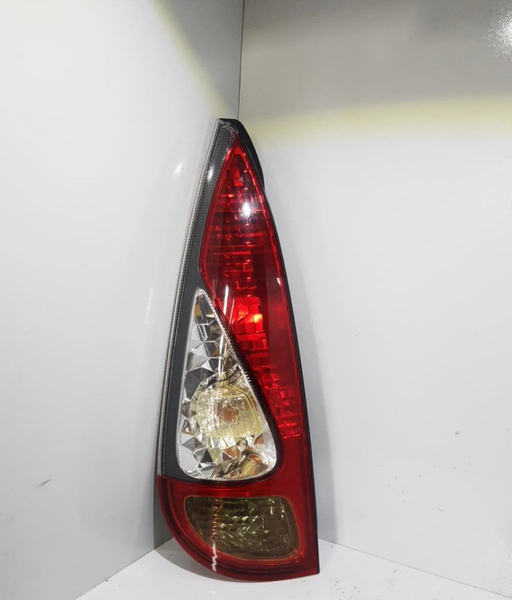 Feu arrière gauche TOYOTA YARIS VERSO PHASE 2 occasion