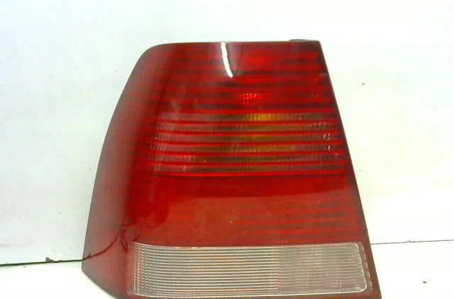 Feu arrière gauche Volkswagen BORA I (1J2) 2.3 v5 (1998-2000) occasion