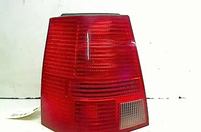 Feu arrière gauche Volkswagen BORA Variant (1J6) 1.6 (1999-2005) occasion