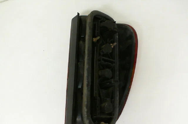 Feu arrière gauche VOLKSWAGEN CADDY II Phase 1 09-1996--03-2004 1.9 TDI occasion