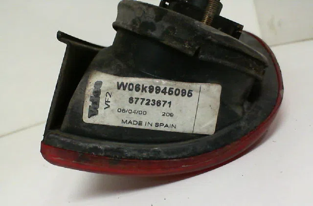 Feu arrière gauche VOLKSWAGEN CADDY II Phase 1 09-1996--03-2004 1.9 TDI occasion