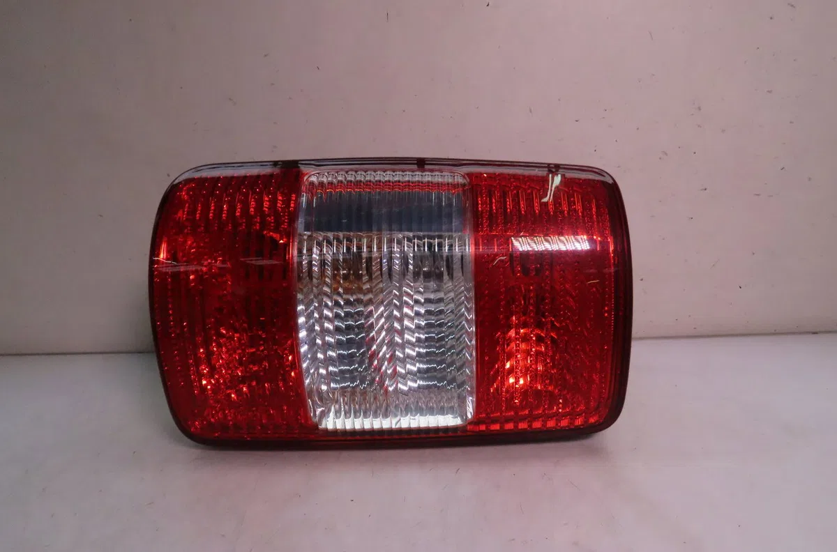 Feu arrière gauche Volkswagen CADDY III Monospace (2KB, 2KJ, 2CB, 2CJ) 1.9 tdi (2004-2010) occasion