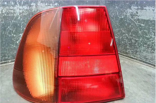 Feu arrière gauche Volkswagen FLIGHT III CLASSIC (6V2) 60 1.4 (1995-2001) occasion
