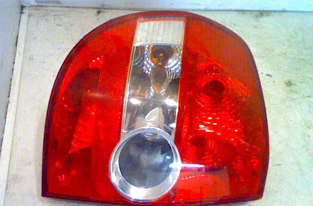 Feu arrière gauche VOLKSWAGEN FOX 2005 occasion