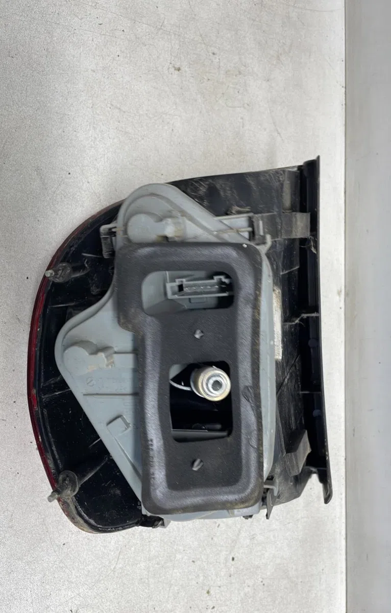 Feu arrière gauche Volkswagen FOX 3-5 portes (5Z1, 5Z3, 5Z4) 1.2 (2005-2011) occasion