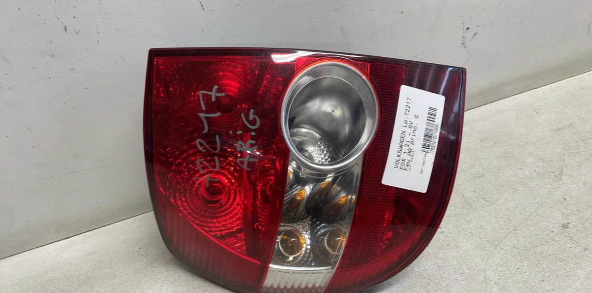 Feu arrière gauche Volkswagen FOX 3-5 portes (5Z1, 5Z3, 5Z4) 1.2 (2005-2011) occasion