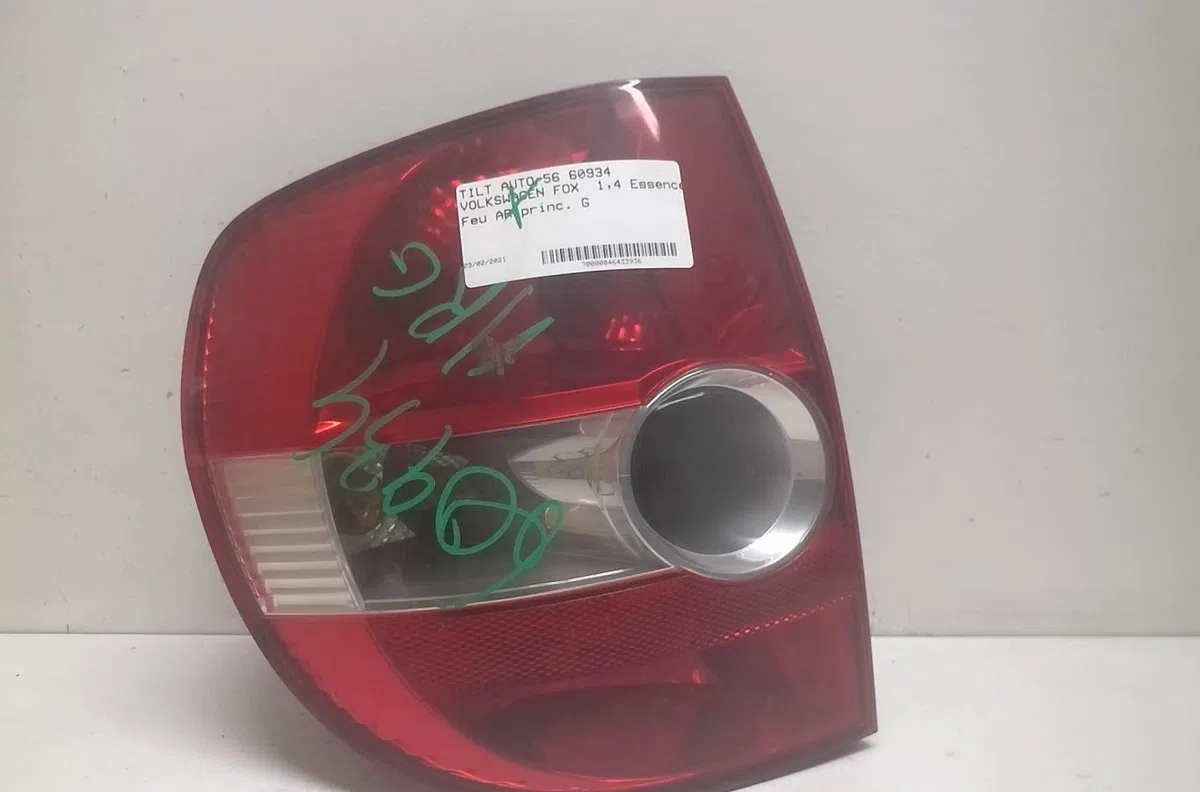 Feu arrière gauche Volkswagen FOX 3-5 portes (5Z1, 5Z3, 5Z4) 1.4 (2005-2009) occasion