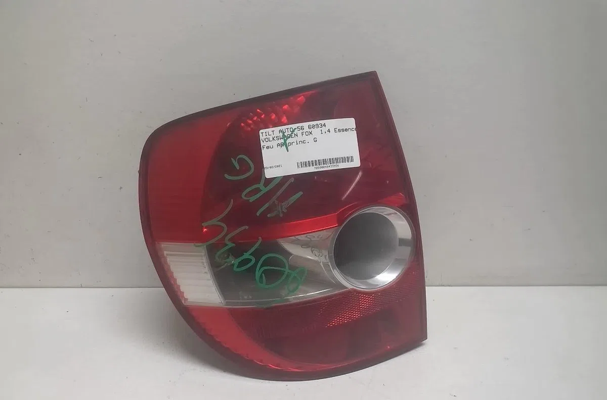 Feu arrière gauche Volkswagen FOX 3-5 portes (5Z1, 5Z3, 5Z4) 1.4 (2005-2009) occasion