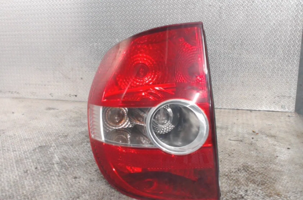 Feu arrière gauche VOLKSWAGEN FOX  FOX occasion
