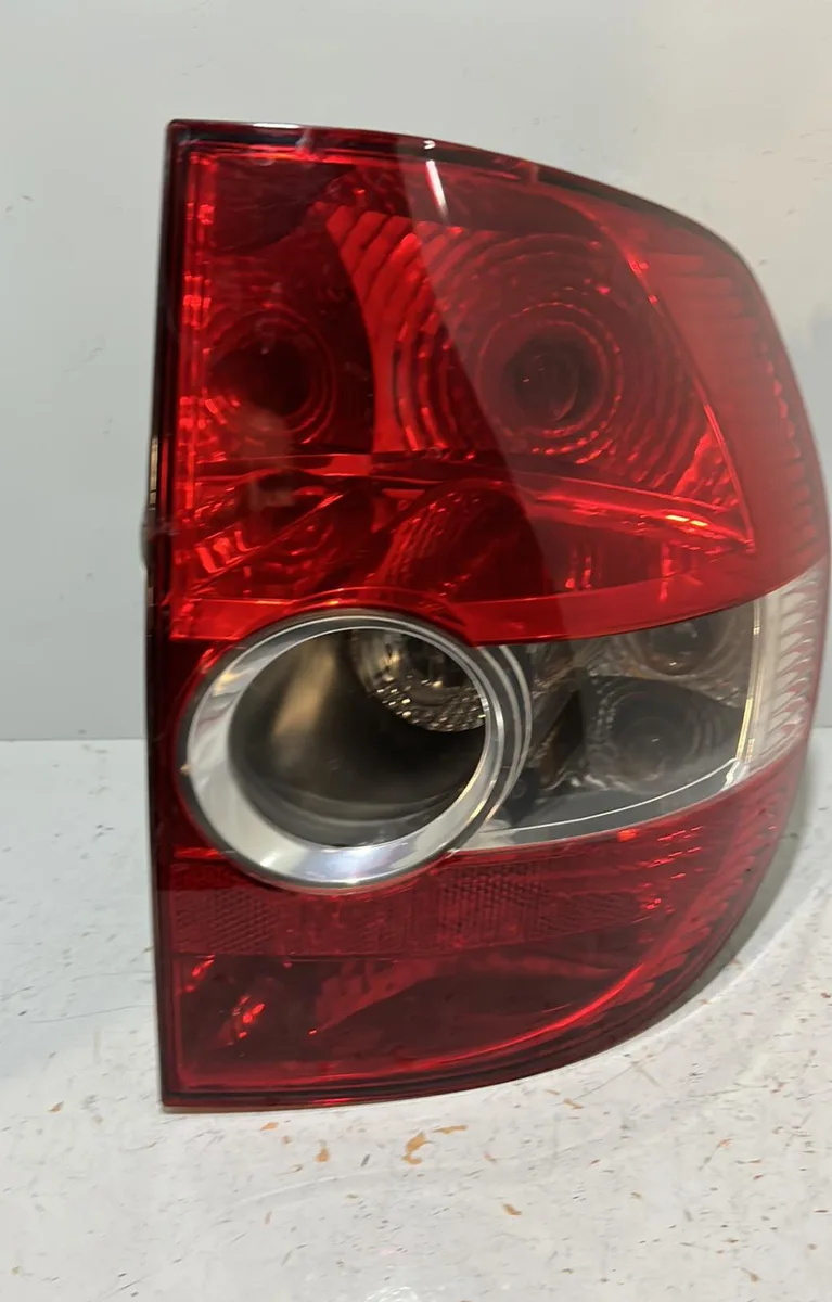 Feu arrière gauche VOLKSWAGEN FOX occasion