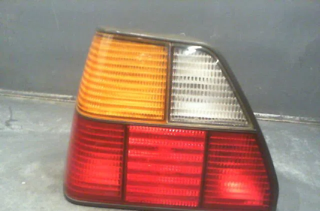 Feu arrière gauche VOLKSWAGEN GOLF 1990 occasion