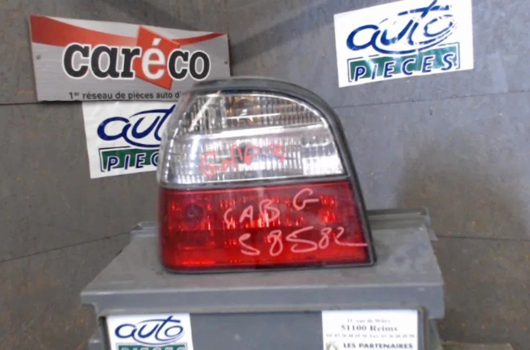 Feu arrière gauche VOLKSWAGEN GOLF 3 CABRIOLET occasion