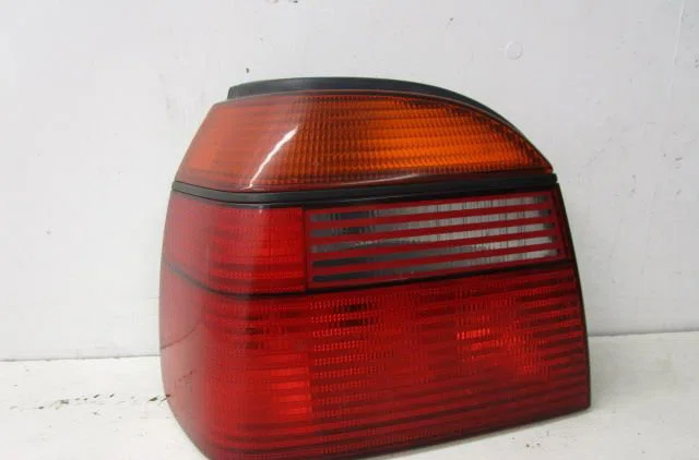 Feu arrière gauche VOLKSWAGEN GOLF III  1.8i 75ch occasion