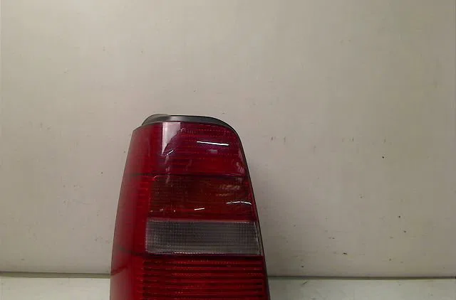 Feu arrière gauche VOLKSWAGEN GOLF III 1996 occasion