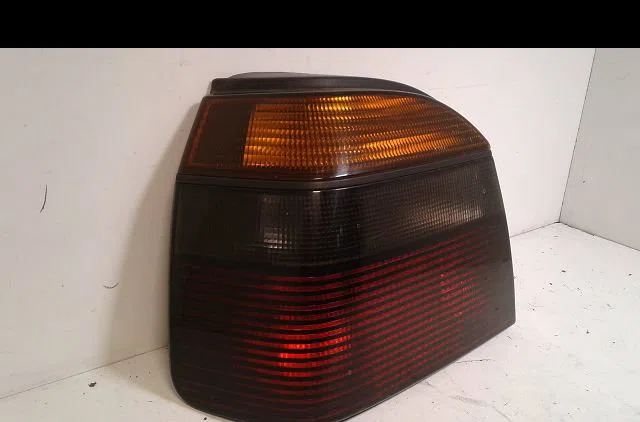 Feu arrière gauche Volkswagen GOLF III (1H1) 1.8 (1991-1997) 5 portes occasion
