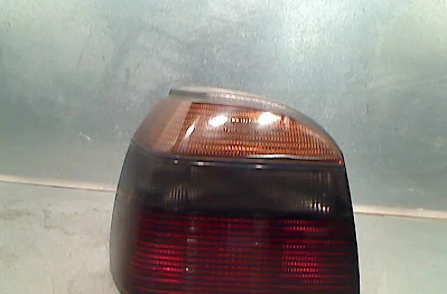 Feu arrière gauche VOLKSWAGEN GOLF III occasion