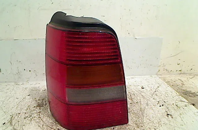 Feu arrière gauche Volkswagen GOLF III Variant (1H5) 1.8 (1993-1999) occasion