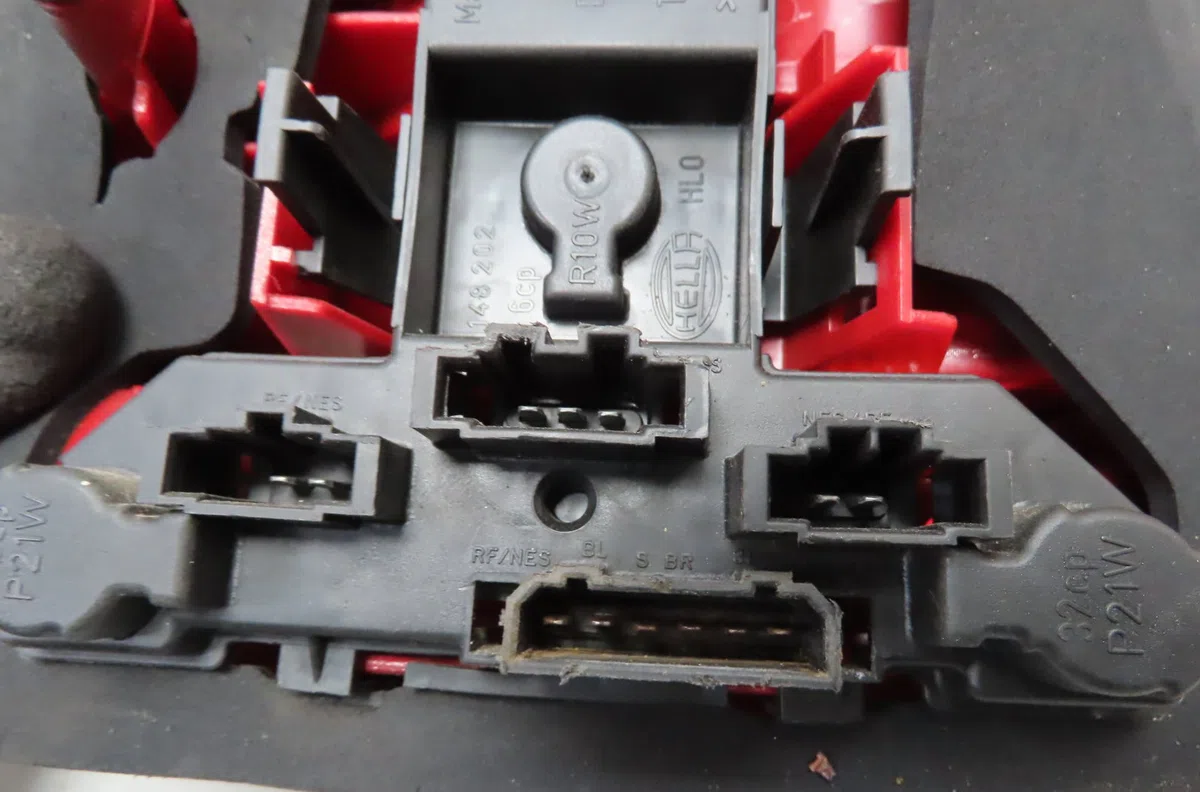 Feu arrière gauche Volkswagen GOLF IV (1J1) 1.6 (1997-2004) occasion