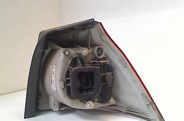 Feu arrière gauche VOLKSWAGEN GOLF V  1.9 TDI 105ch occasion