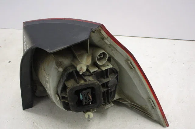 Feu arrière gauche VOLKSWAGEN GOLF V  1.9 TDI 105ch occasion