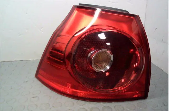 Feu arrière gauche Volkswagen GOLF V (1K1) 1.4 16v (2003-2006) occasion
