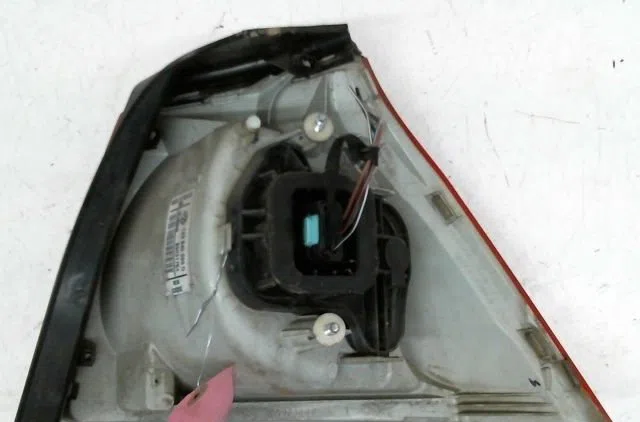 Feu arrière gauche Volkswagen GOLF V (1K1) 1.4 16v (2003-2006) occasion