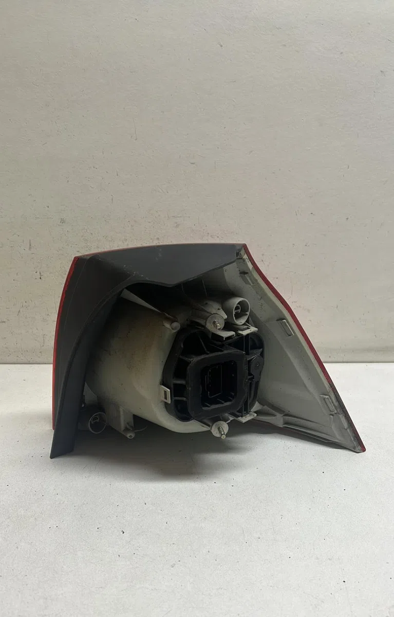 Feu arrière gauche Volkswagen GOLF V (1K1) 1.4 fsi (2003-2006) occasion