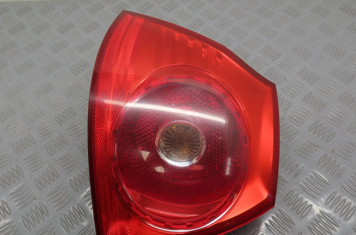 Feu arrière gauche Volkswagen GOLF V (1K1) 2.0 tdi 16v (2003-2008) occasion
