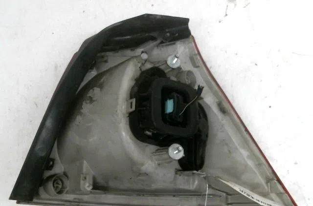 Feu arrière gauche Volkswagen GOLF V (1K1) 2.0 tdi (2003-2008) occasion
