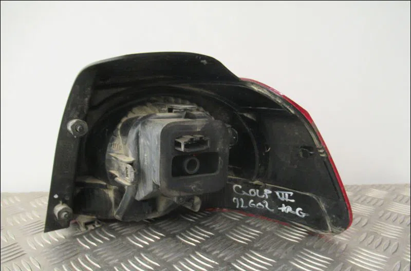Feu arrière gauche Volkswagen GOLF VI (5K1) 1.6 tdi (2009-2012) 5 portes occasion